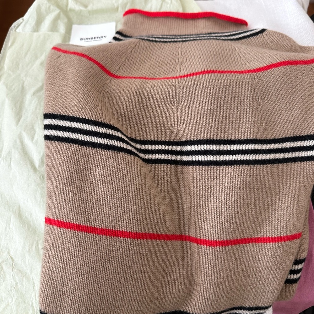 Burberry Beige Sweater with Black and Red Accents - Picture 7 of 11